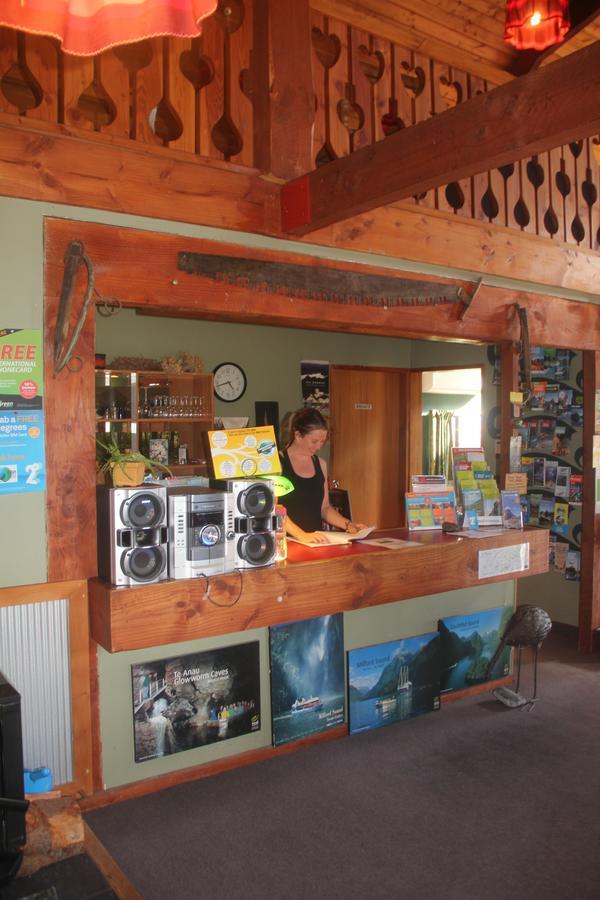 Hostel Barnyard Backpackers Te Anau Exterior foto